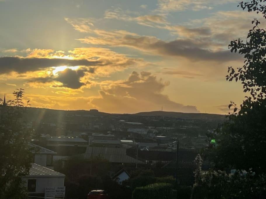 Artistic Stunning Apartment City View Londonderry Dış mekan fotoğraf